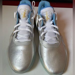 Adidas D.O.N Issue 1. Size 11.Brand new with tags. No original box.